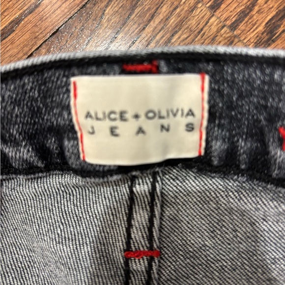 Alice and olivia gray cropped jean in size 27 - Picture 3 of 5